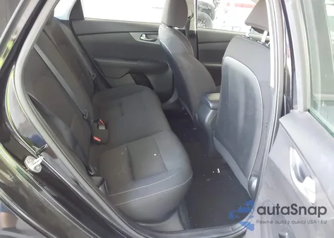 2021 Kia Forte Lxs z USA, uszkodzony, nr VIN 3KPF24AD4ME332534